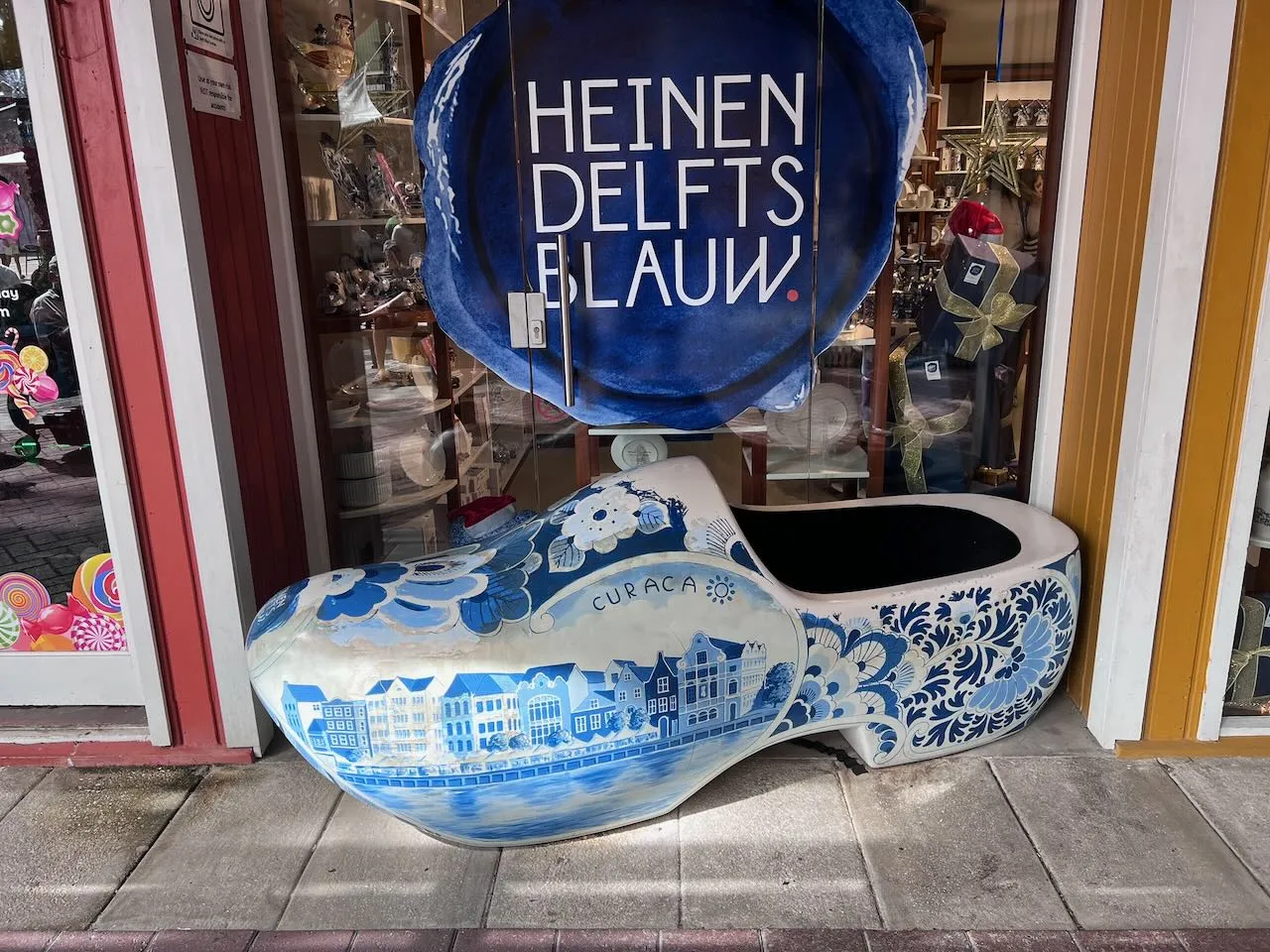 Giant Delft Blue clog reading CURACAO at Heinen Delfts Blauw souvenir shop